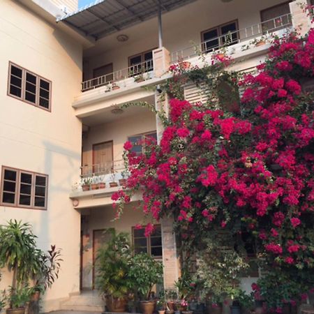 Pikul Apartment Hotel 농카이 외부 사진